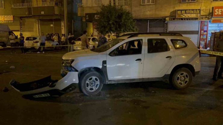 Otomobil Yayalara Çarptı, Durumu Gören Aileler Otomobile Taş Ve Silahla Saldırdı: 4 Yaralı