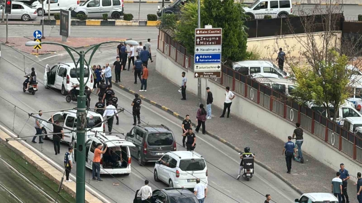 Gaziantep’te Trafikte Çıkan Kavgaya Polis Müdahale Etti