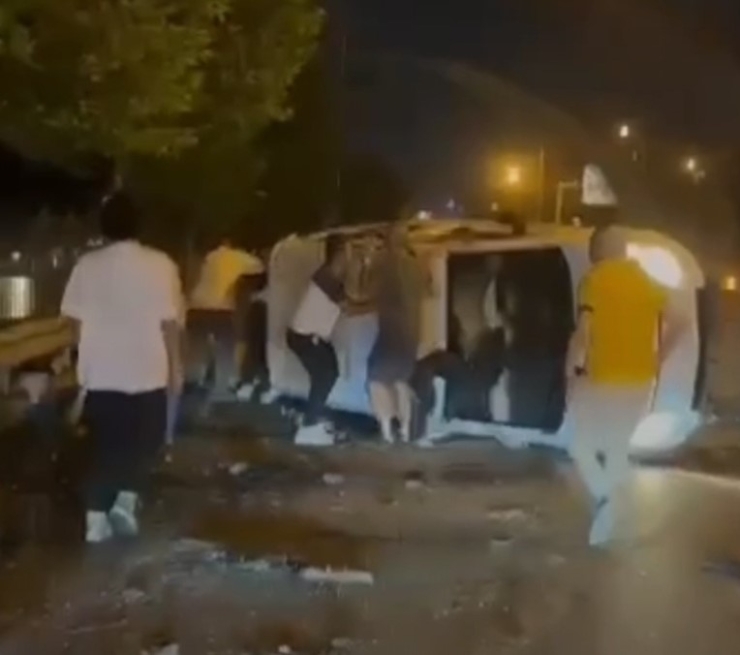 Gaziantep’te Çarpışan İki Araçtan Biri Yan Yattı: 7 Yaralı