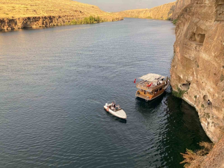 Tarih Ve Doğa Harikası Kızılin Kanyonunda İskele Suya İndirildi