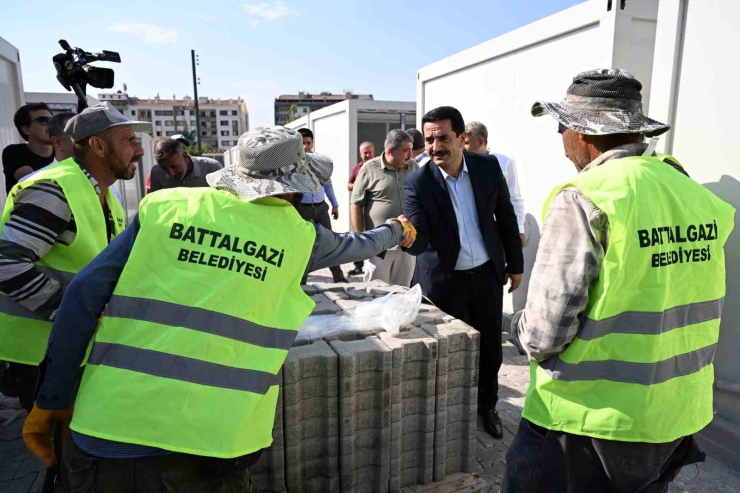 Battalgazi Belediyesi’nden Millet Bahçesi Esnafına Destek