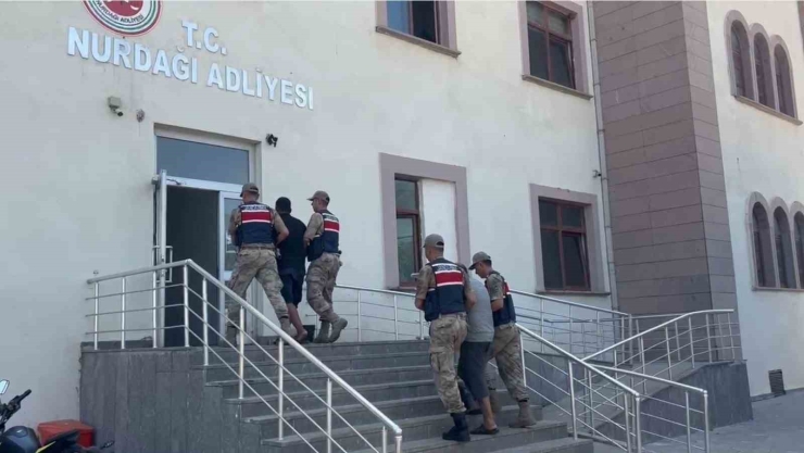 Gaziantep’te Kaçak Göçmen Organizatörü 2 Şahıs Tutuklandı