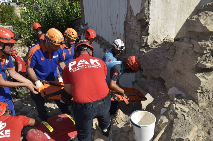 Dicle İlçesinde 61 Personelle Gerçeği Aratmayan Deprem Tatbikatı