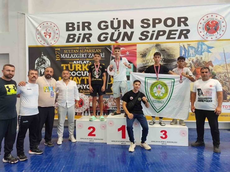 Sporcu Özlem Yanak, Muaythaide Birinci Oldu