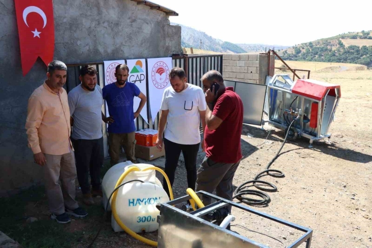 Koyun Keçi Yetiştiricilerine Seyyar İlaçlama Ve Yıkama Banyosu Hibe Edildi