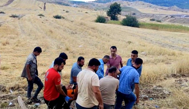 Hafif Ticari Araç Takla Attı: 2 Yaralı