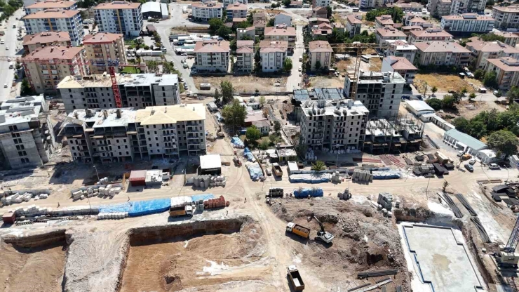 Malatya’da Binalar Hızla Yükseliyor, Umutlar Yeniden Yeşeriyor