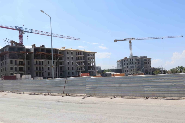 Malatya’da Binalar Hızla Yükseliyor, Umutlar Yeniden Yeşeriyor