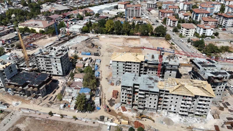 Malatya’da Binalar Hızla Yükseliyor, Umutlar Yeniden Yeşeriyor
