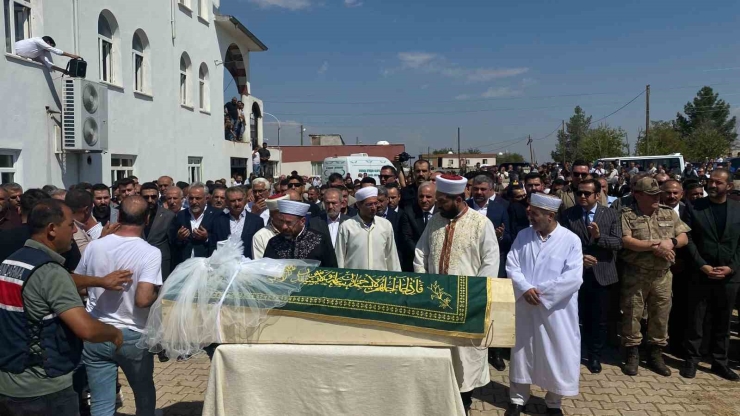 Narin’in Tabutuna Bırakılan Duvak Yürekleri Dağladı