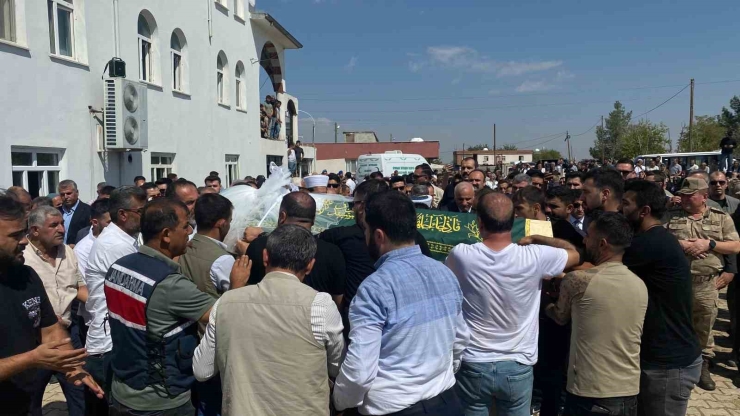 Narin’in Tabutuna Bırakılan Duvak Yürekleri Dağladı