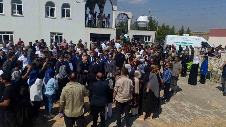 Narin’in Tabutuna Bırakılan Duvak Yürekleri Dağladı