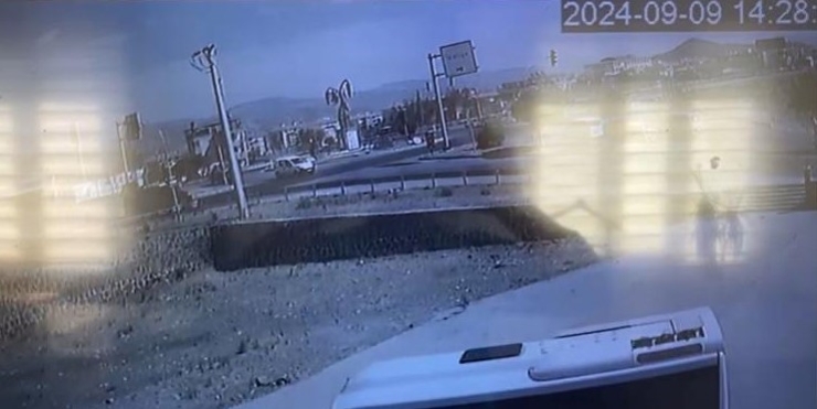 Gaziantep’te 4 Kişinin Yaralandığı Kaza Güvenlik Kamerasında