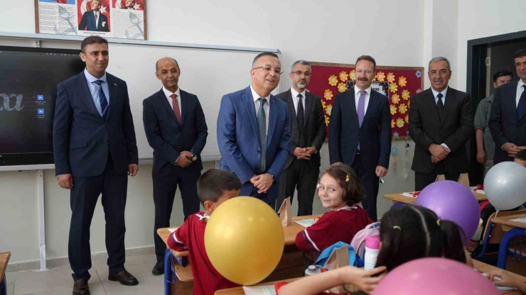 Gaziantep’te Bin 490 Okulda 750 Bin Öğrenci Ders Başı Yaptı