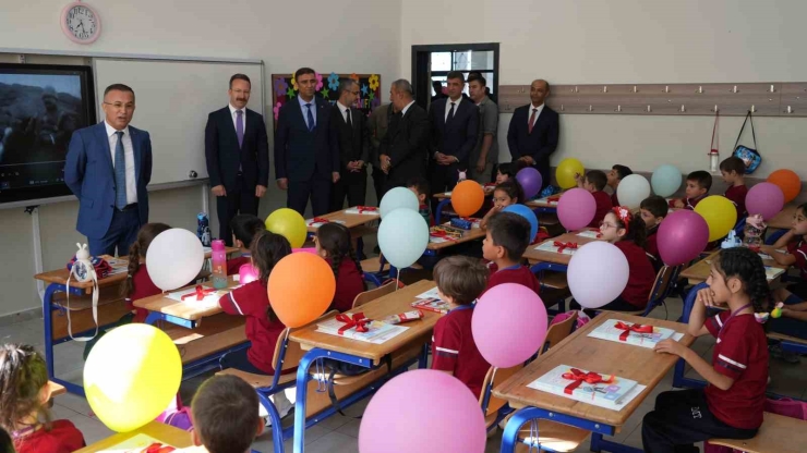 Gaziantep’te Bin 490 Okulda 750 Bin Öğrenci Ders Başı Yaptı