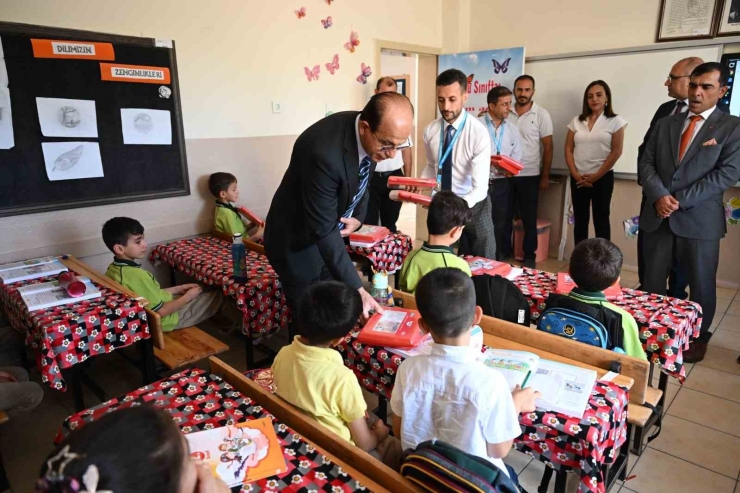 Geçit: "yeni Eğitim Öğretim Yılı Hayırlı Olsun"