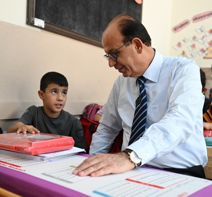 Geçit: "yeni Eğitim Öğretim Yılı Hayırlı Olsun"