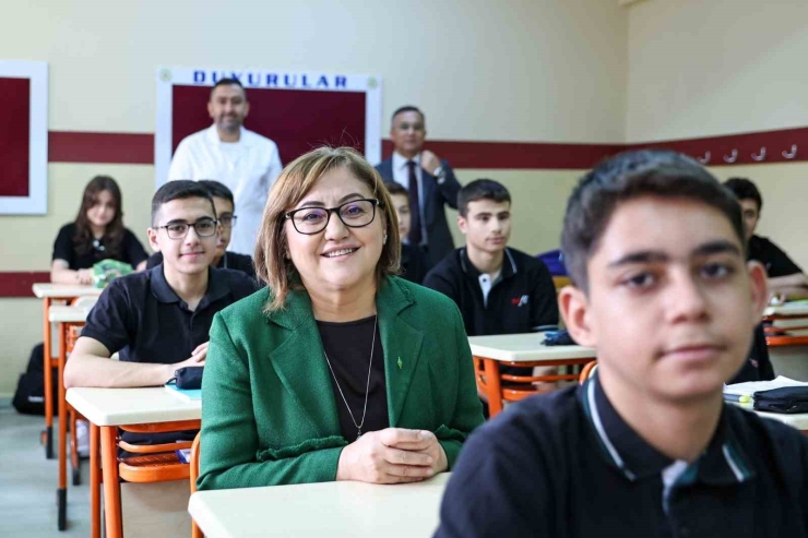 Şahin’den Okulun İlk Günü Öğretmen Ve Öğrencilere İndirim Müjdesi