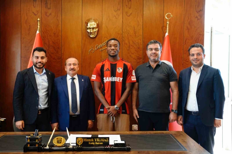 Gaziantep Fk Yeni Forvetini Renkli Transfer Videosuyla Açıkladı