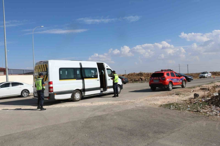 Gaziantep’te Jandarmadan 351 Okul Önü Ve Çevresinde Denetim