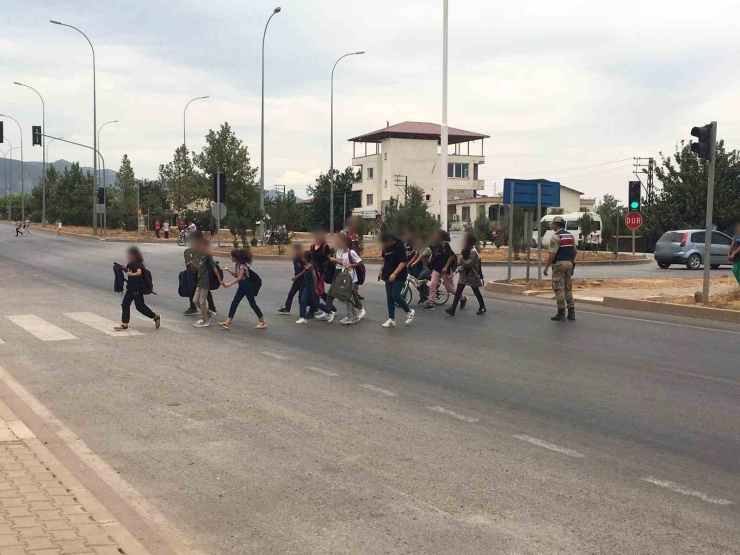 Gaziantep’te Jandarmadan 351 Okul Önü Ve Çevresinde Denetim