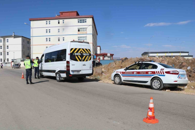 Gaziantep’te Jandarmadan 351 Okul Önü Ve Çevresinde Denetim