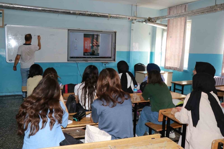 Haliliye Belediyesi Dershane Hizmetiyle Gençlerin Yanında Oluyor