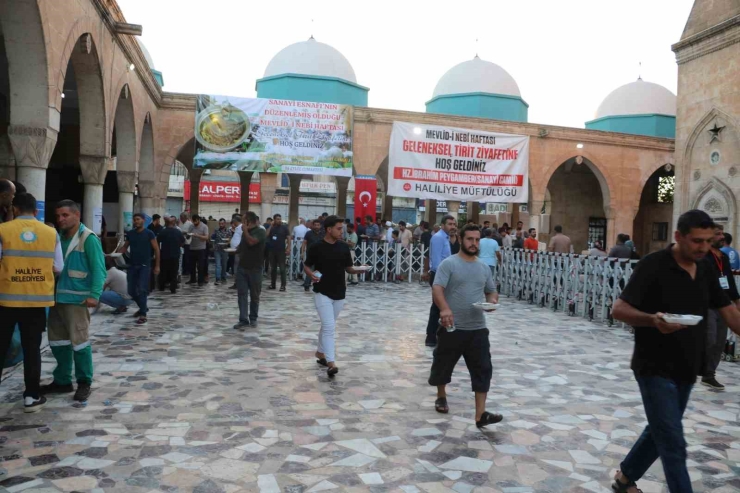 Şanlıurfa’da 10 Bin Kişiye Tirit İkramı