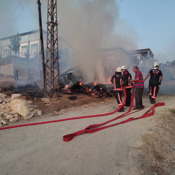 Malatya’da Korkutan Müştemilat Yangını