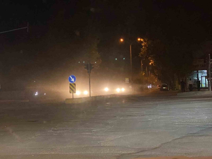 Cadde Ve Sokaklardaki Tozlar Vatandaşların Tepkisine Neden Oluyor