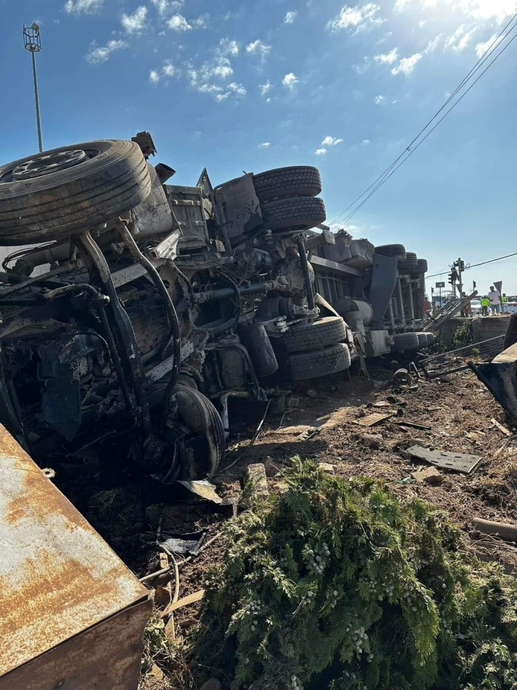 Tır İle Çarpışan Otomobilin Sürücüsü Kurtarılamadı