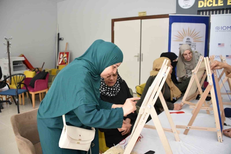 Siverek’te Suriyeli Kadınlara Yönelik Meslek Kursları Devam Ediyor