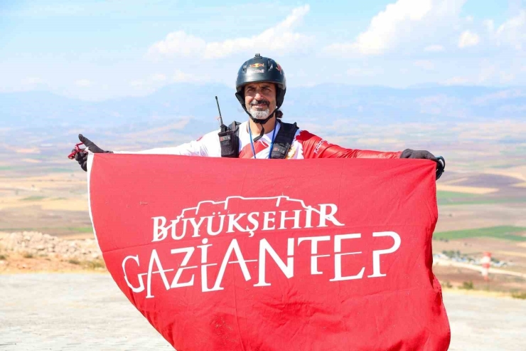 Gaziantep’te Gökyüzü Şenliği: "ilk Yamaç Paraşütü Festivali Başladı"