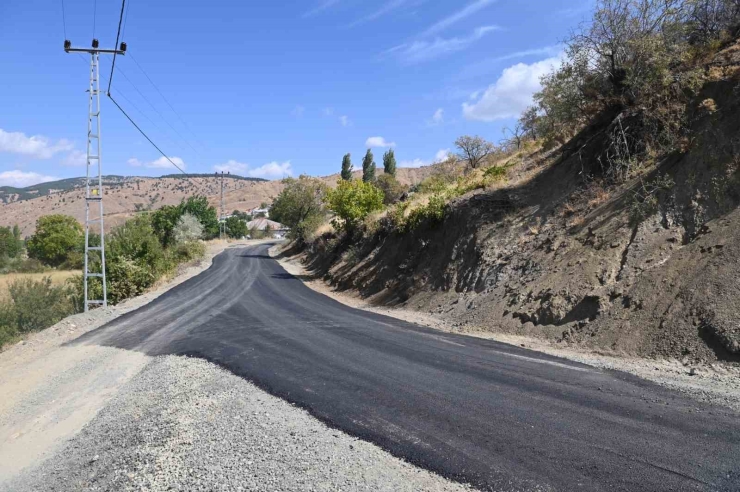 Pütürge İlçesinde Yol İyileştirme Çalışmaları Sürüyor