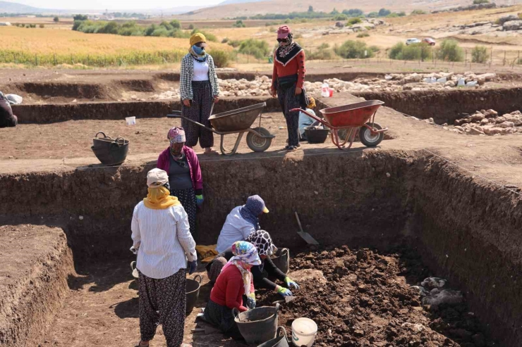 Çayönü Tepesi Kazılarında 60 Yıldır Bilinmezliklerin Ortaya Çıkartılması İçin Arkeolojik Çalışmalar Yeni Dönemde De Yürütülüyor