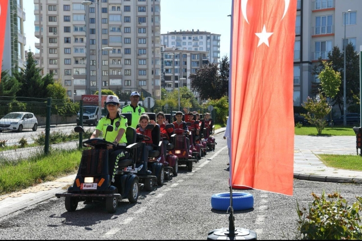 Okul Çevrelerinde Ve Servis Araçlarında Güvenlik Önlemleri Arttırıldı