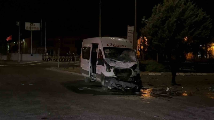 Gaziantep’te Tır İşçi Servisine Çarptı: 3’ü Ağır 13 Yaralı