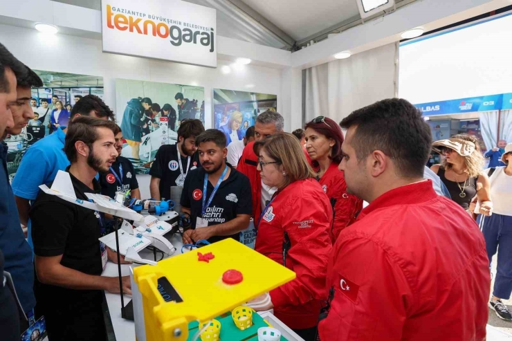 Şahin, Adana’da Düzenlenen Teknofest’i Ziyaret Etti