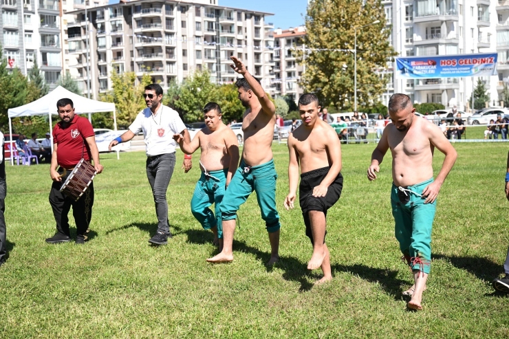 19. Uluslararası Turgut Özal Karakucak Güreşleri Coşkulu Bir Törenle Başladı