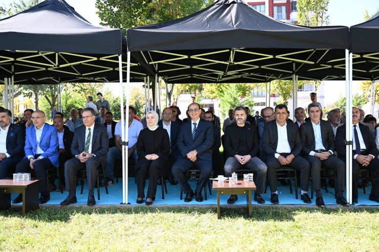 19. Uluslararası Turgut Özal Karakucak Güreşleri Coşkulu Bir Törenle Başladı