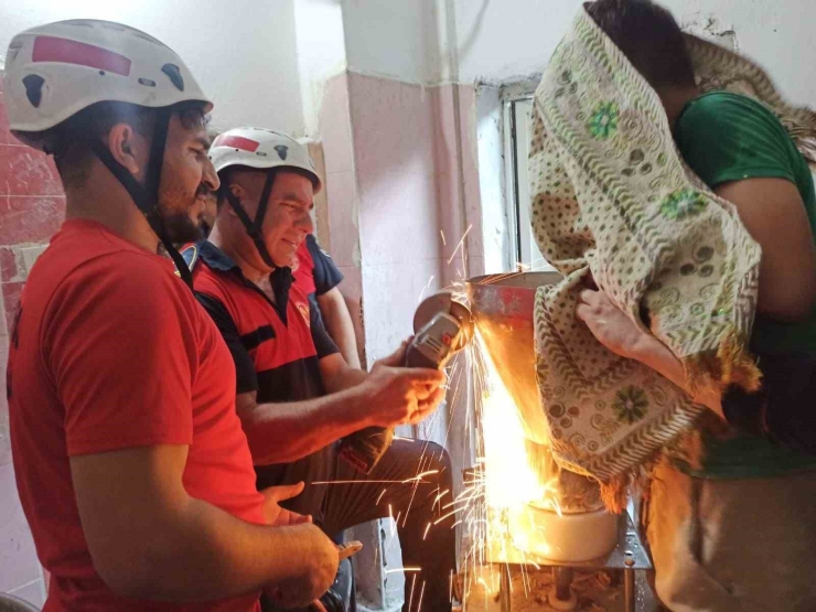 13 Yaşındaki Çocuk Elini Hamur Makinesine Sıkıştırdı