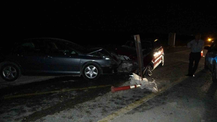 Malatya’da İki Otomobil Kafa Kafaya Çarpıştı: 1’i Ağır 5 Yaralı