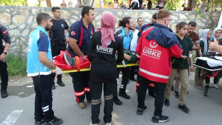 Malatya’da Belediye Otobüsü İle Öğrenci Servisi Çarpıştı: 25 Yaralı