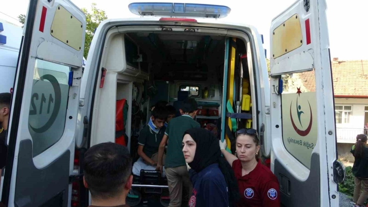 Malatya’da Belediye Otobüsü İle Öğrenci Servisi Çarpıştı: 25 Yaralı