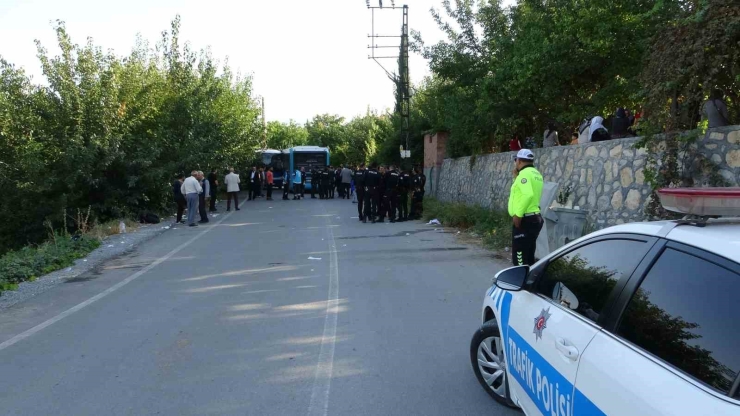 Malatya’da Belediye Otobüsü İle Öğrenci Servisi Çarpıştı: 25 Yaralı