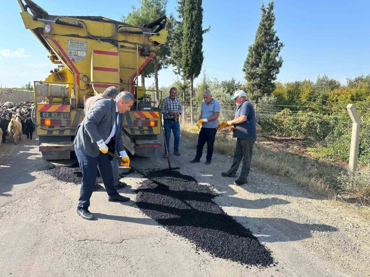 Köy Yollarında Asfalt Çalışması Devam Ediyor