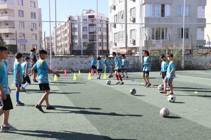 Çocuklar Haliliye Belediyesi İle Futbola İlgi Gösteriyor