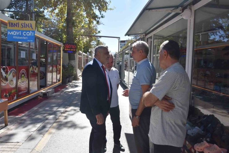 Başkan Sadıkoğlu, Kışla Caddesi Ve Söğütlü Cami Esnafları İle Bir Araya Geldi