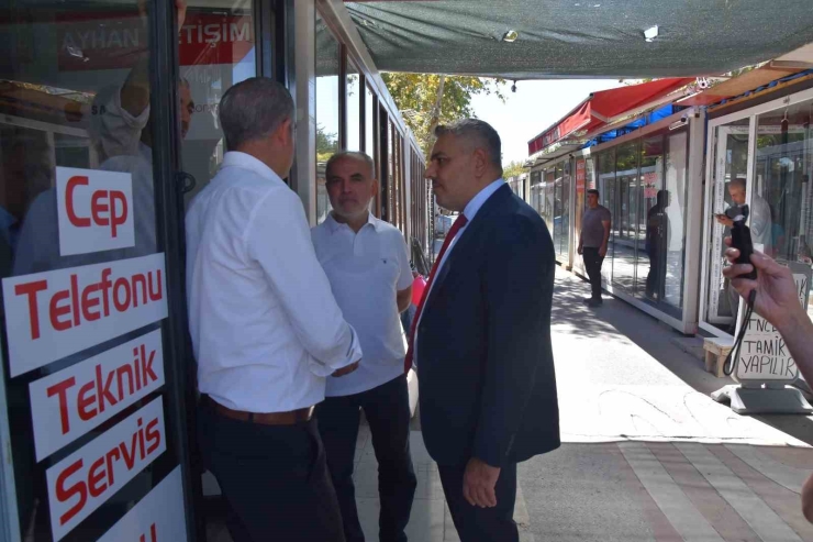 Başkan Sadıkoğlu, Kışla Caddesi Ve Söğütlü Cami Esnafları İle Bir Araya Geldi