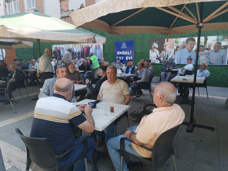 Belediyenin ‘emekli Çayevi’ Büyük İlgi Görüyor